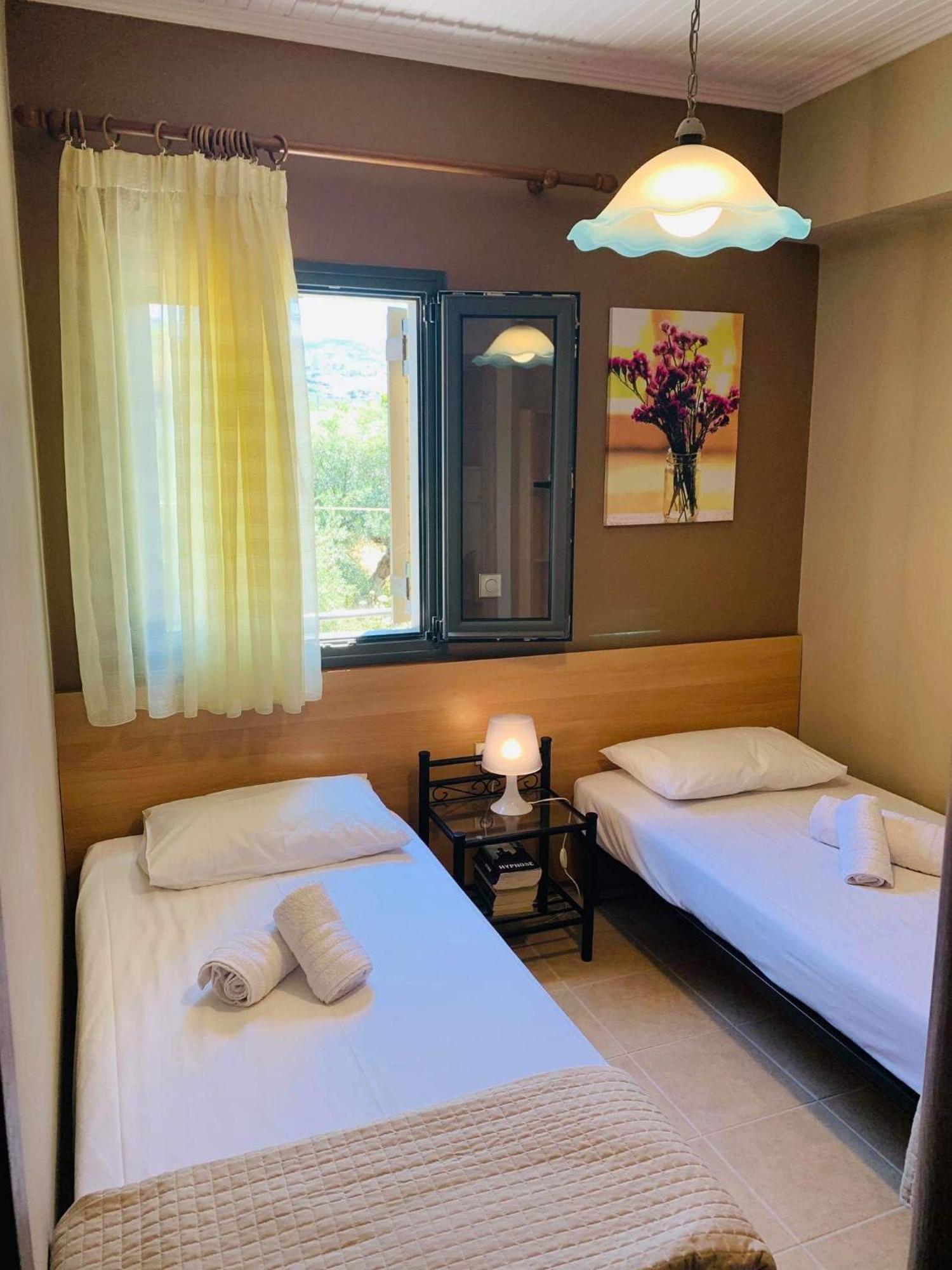 Finikes Apartments Stoúpa 部屋 写真