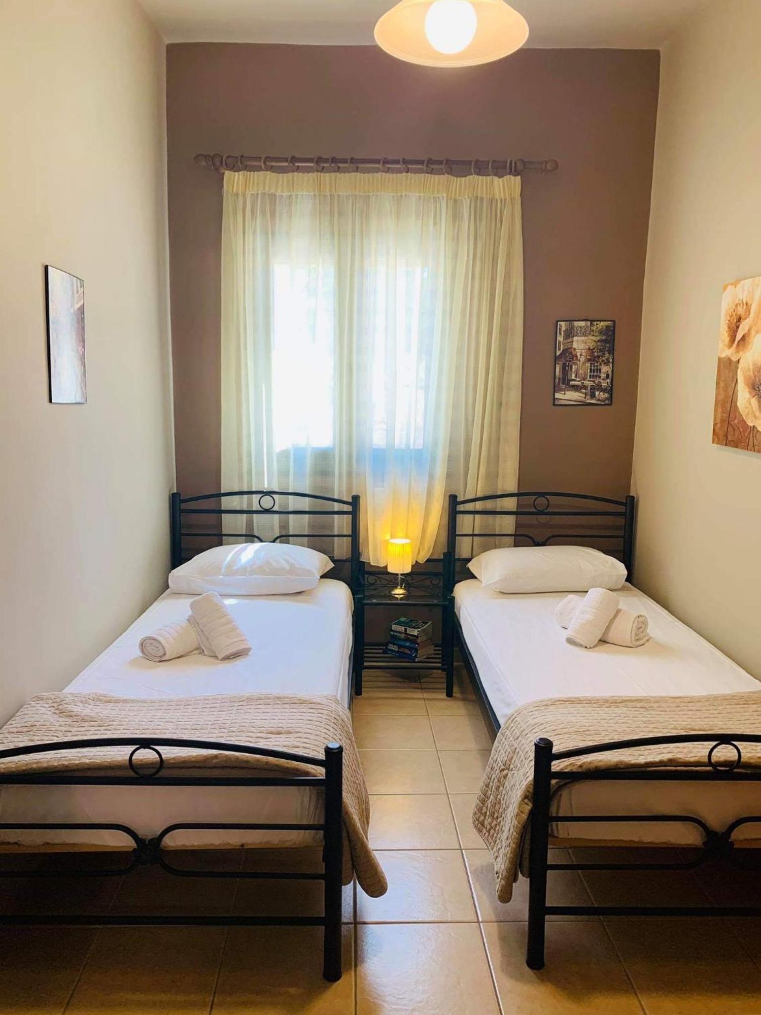 Finikes Apartments Stoúpa 部屋 写真