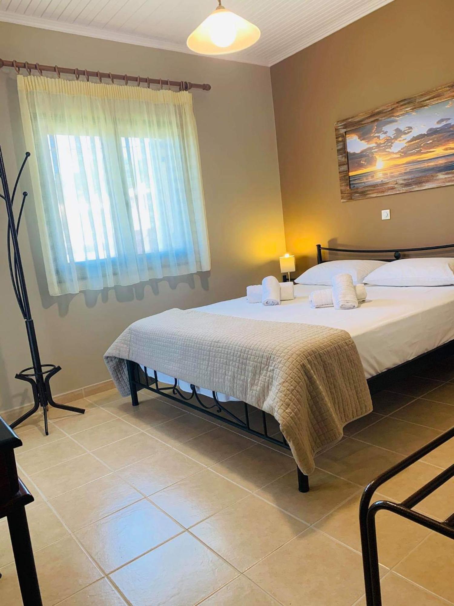 Finikes Apartments Stoúpa 部屋 写真