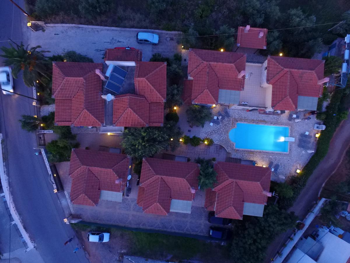 Finikes Apartments Stoúpa エクステリア 写真